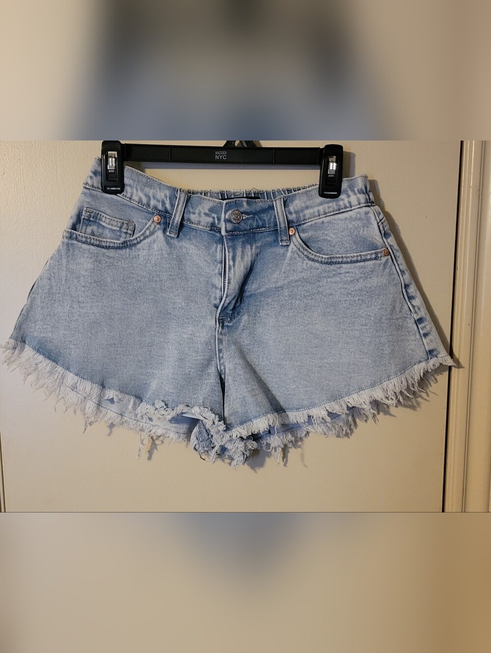 Light Wash Frayed Hem Denim Shorts - Unbranded.   T15